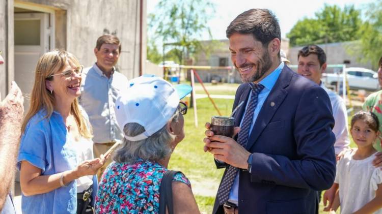 Pullaro inauguró el sistema de provisión de agua potable para Empalme San Carlos
