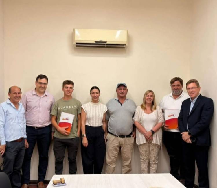 BORLA JUNTO A CLUBES DEL DEPARTAMENTO FIRMARON CONVENIOS PARA MÁS OBRAS DE INFRAESTRUCTURA.