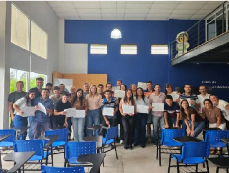 ENTREGA DE CERTIFICADOS -OPERARIOS APÍCOLAS EN SAN JUSTO.