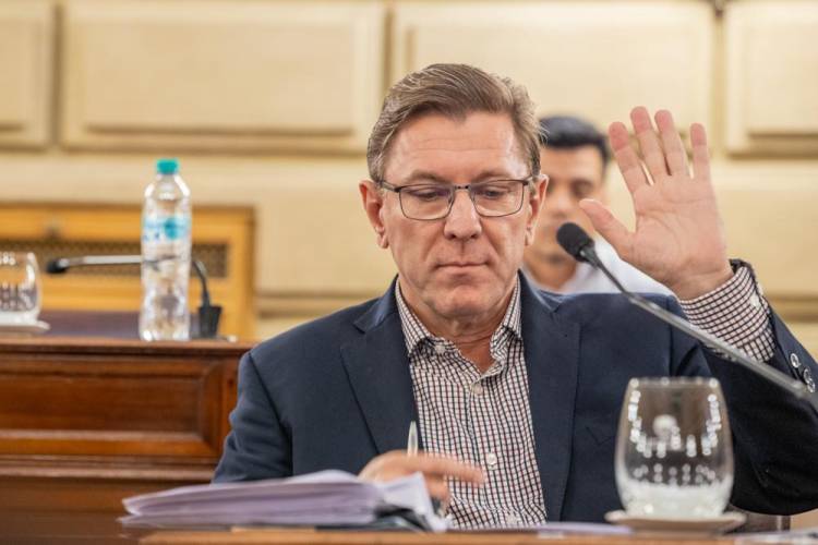 PROYECTO DE LEY PARA REGULAR LA ACTIVIDAD DE LOS CUIDADORES DE ADULTOS MAYORES.