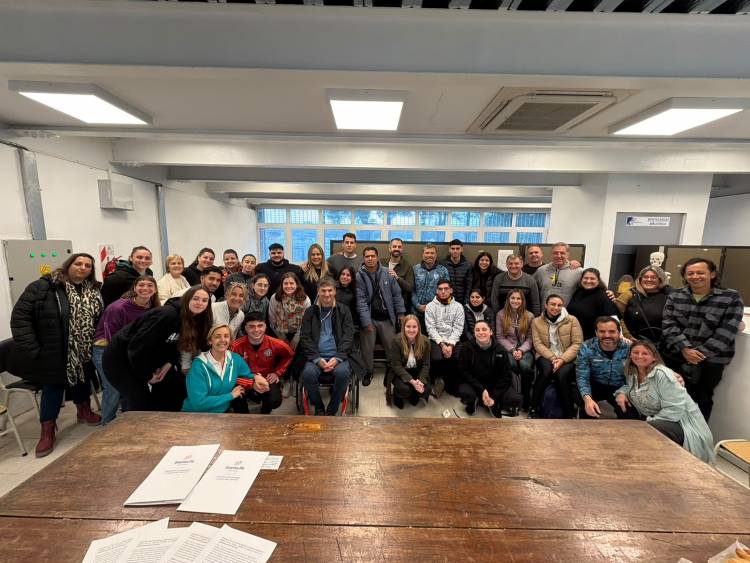 Provincia suma estudiantes de Educación Física a programas sociales para ampliar la inclusión a través del deporte