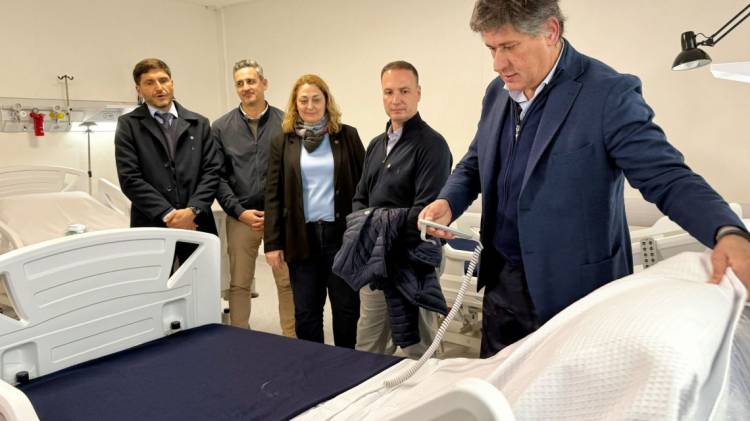 Pullaro inauguró el Hospital Samco de Funes: “En el momento más duro de la economía, cuando otros cortaban la obra pública para pagar salarios, en Santa Fe la multiplicamos”