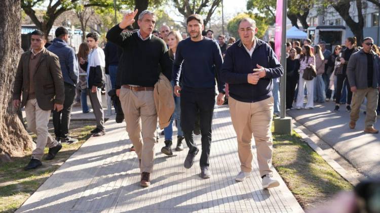 Pullaro inauguró la puesta en valor de la avenida J.J. Paso en la ciudad de Santa Fe