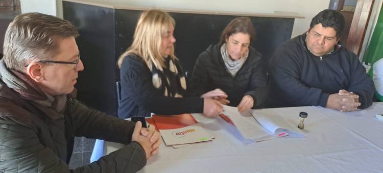 BORLA Y EL GOBIERNO SANTAFESINO FIRMARON TRES NUEVOS CONVENIOS DEL PROGRAMA ALENTAR PARA CLUBES DEL DEPARTAMENTO.